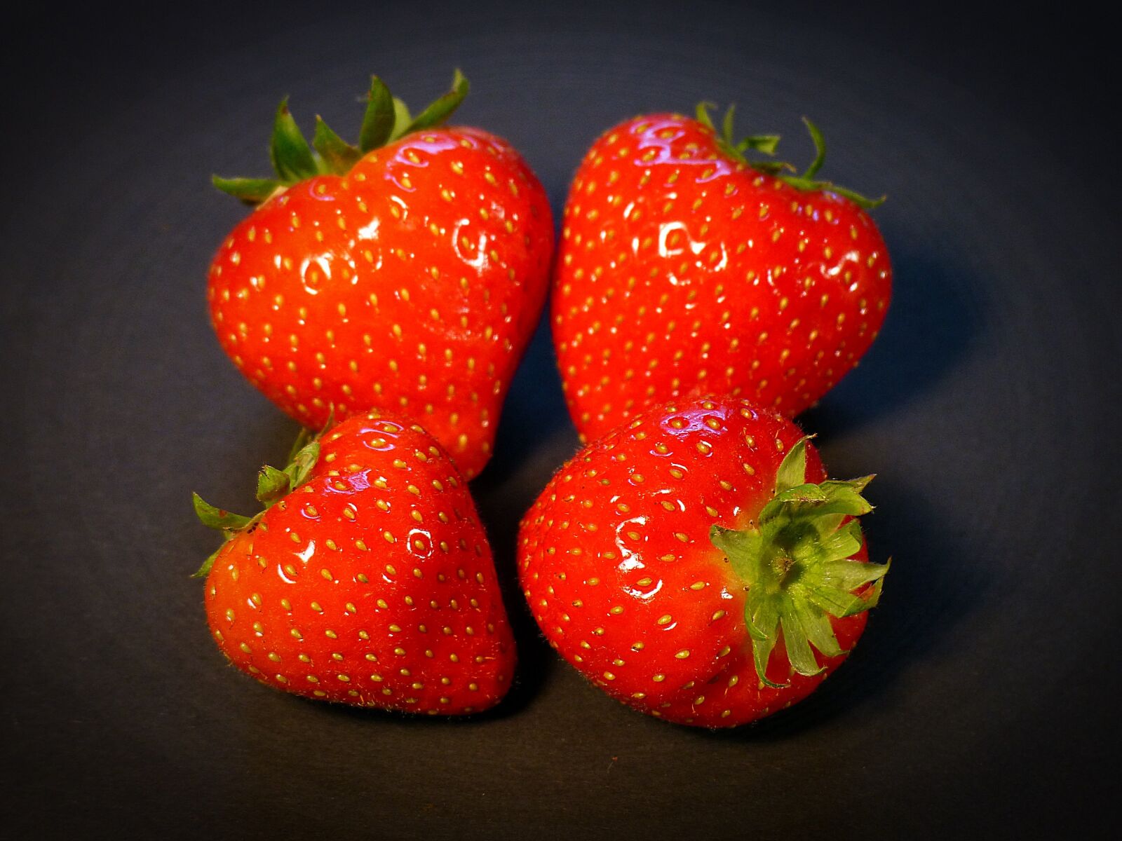 Panasonic Lumix DMC-FZ200 sample photo. Strawberries, fruit, fruits photography