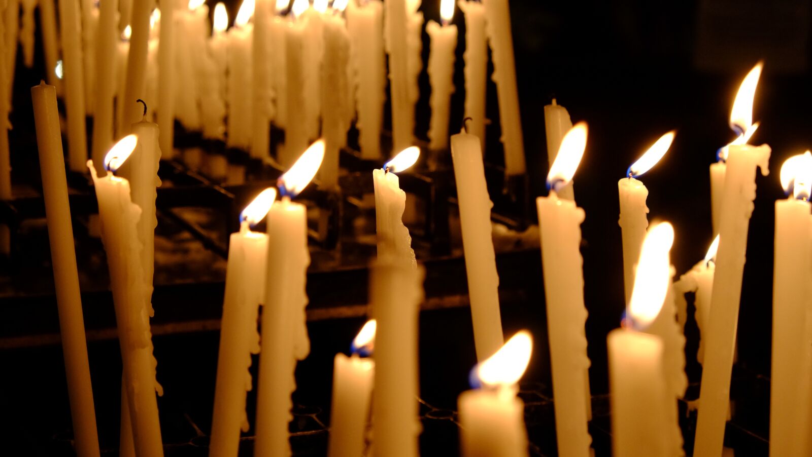Fujifilm X-Pro1 sample photo. Candles, church, prayer photography