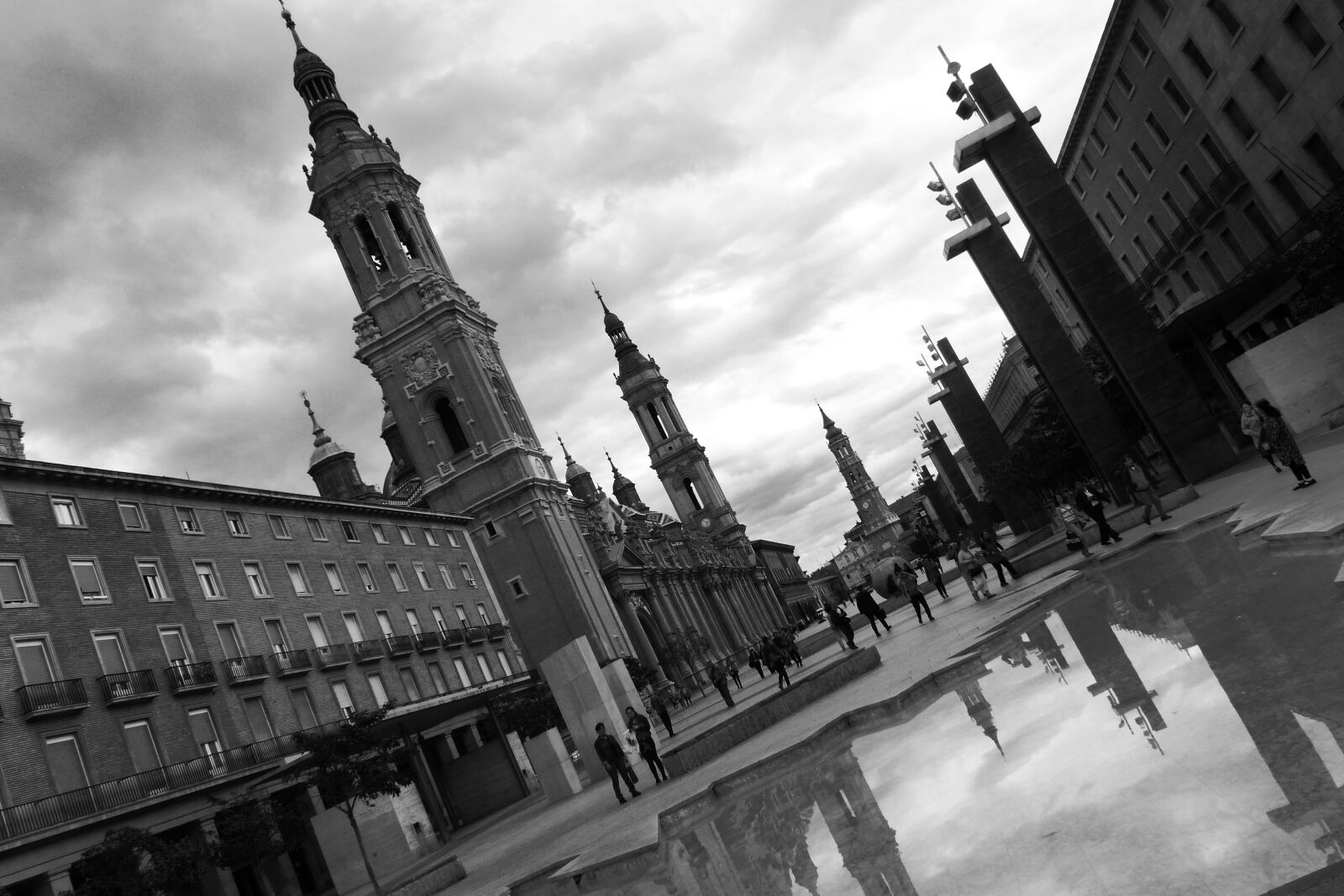 Panasonic Lumix DMC-FZ40 (Lumix DMC-FZ45) sample photo. Abutment, saragossa, city photography