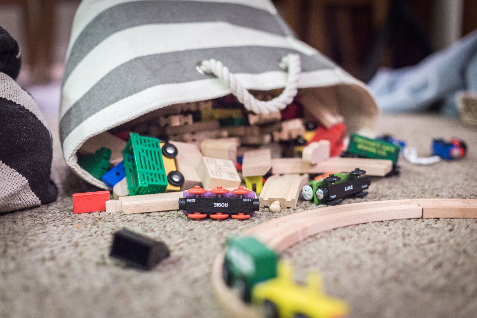 Canon EOS 6D + Canon EF 50mm F1.4 USM sample photo. Plastic, toy, car, scattered photography
