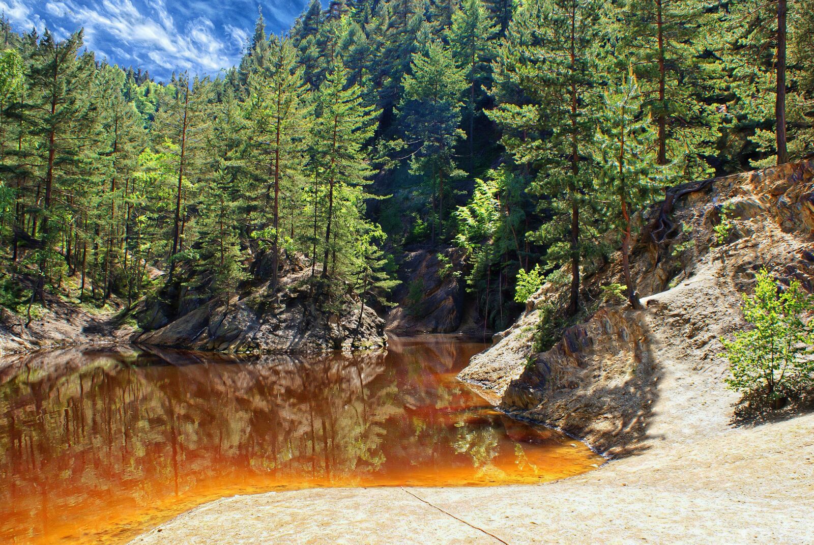Sony Alpha DSLR-A300 sample photo. Colorful lakes, red, forest photography