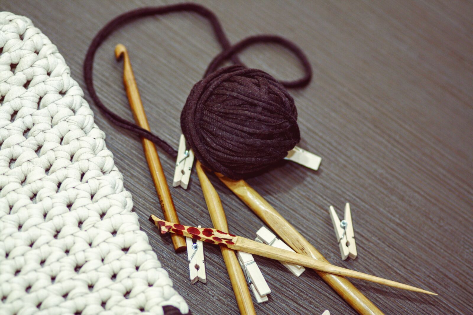 Canon EOS 450D (EOS Rebel XSi / EOS Kiss X2) sample photo. Crocheting, yarn, diy photography