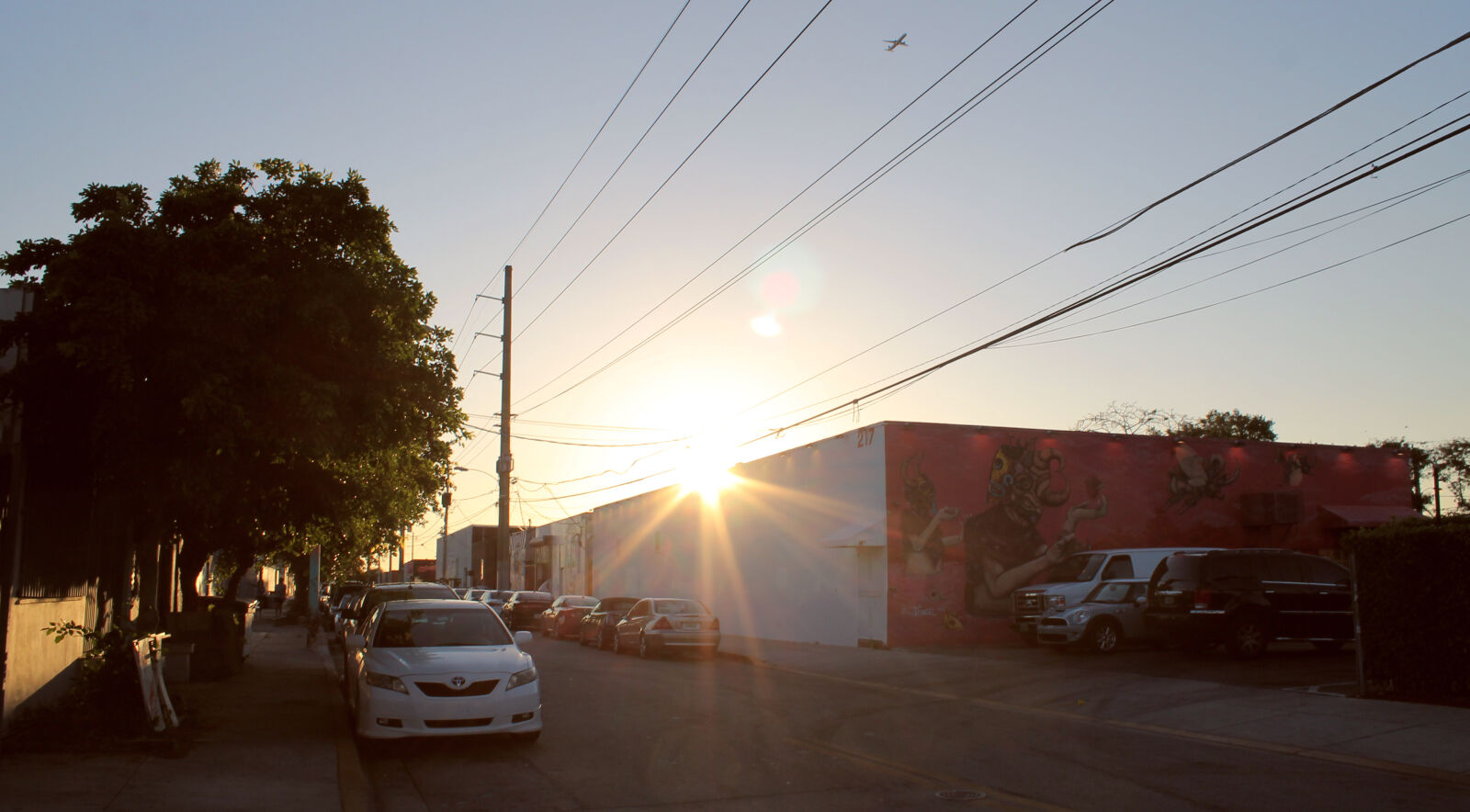 Canon EOS 1100D (EOS Rebel T3 / EOS Kiss X50) sample photo. Art, disctrict, miami, sunset photography