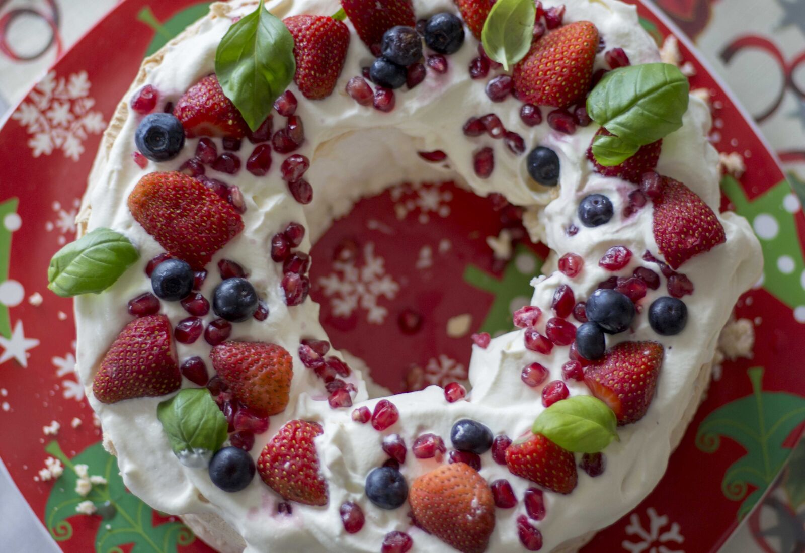 Canon EF 50mm F1.8 STM sample photo. Pavlova, cream, fruit photography