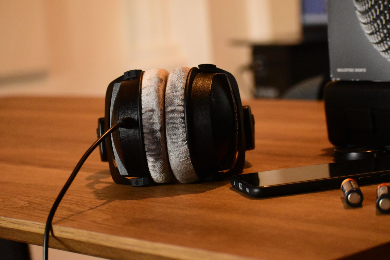 Nikon D3500 sample photo. Helmet, audio, music photography