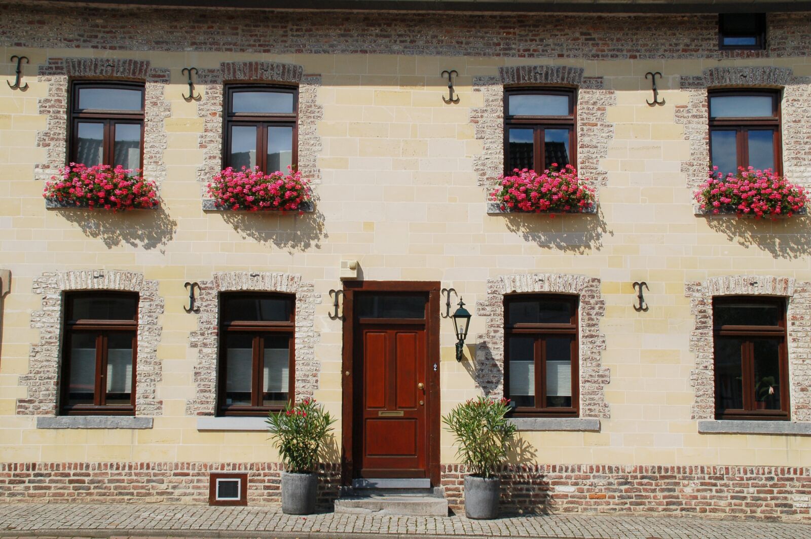 Nikon D50 sample photo. Architecture, house, window photography