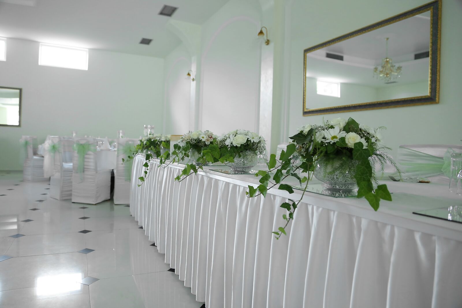 Canon EF 24-105mm F4L IS USM sample photo. Tablet, elegance, tablecloth, mirror photography