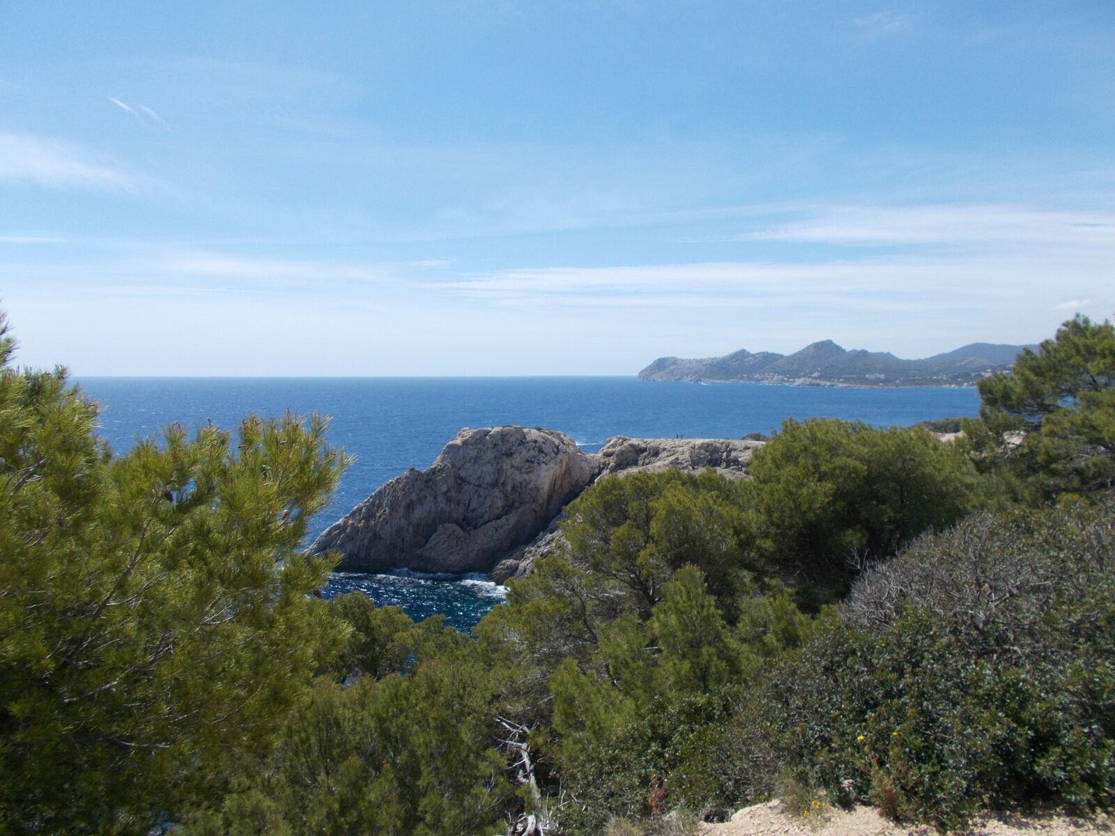 Nikon COOLPIX L29 sample photo. Mallorca, sea, bay photography
