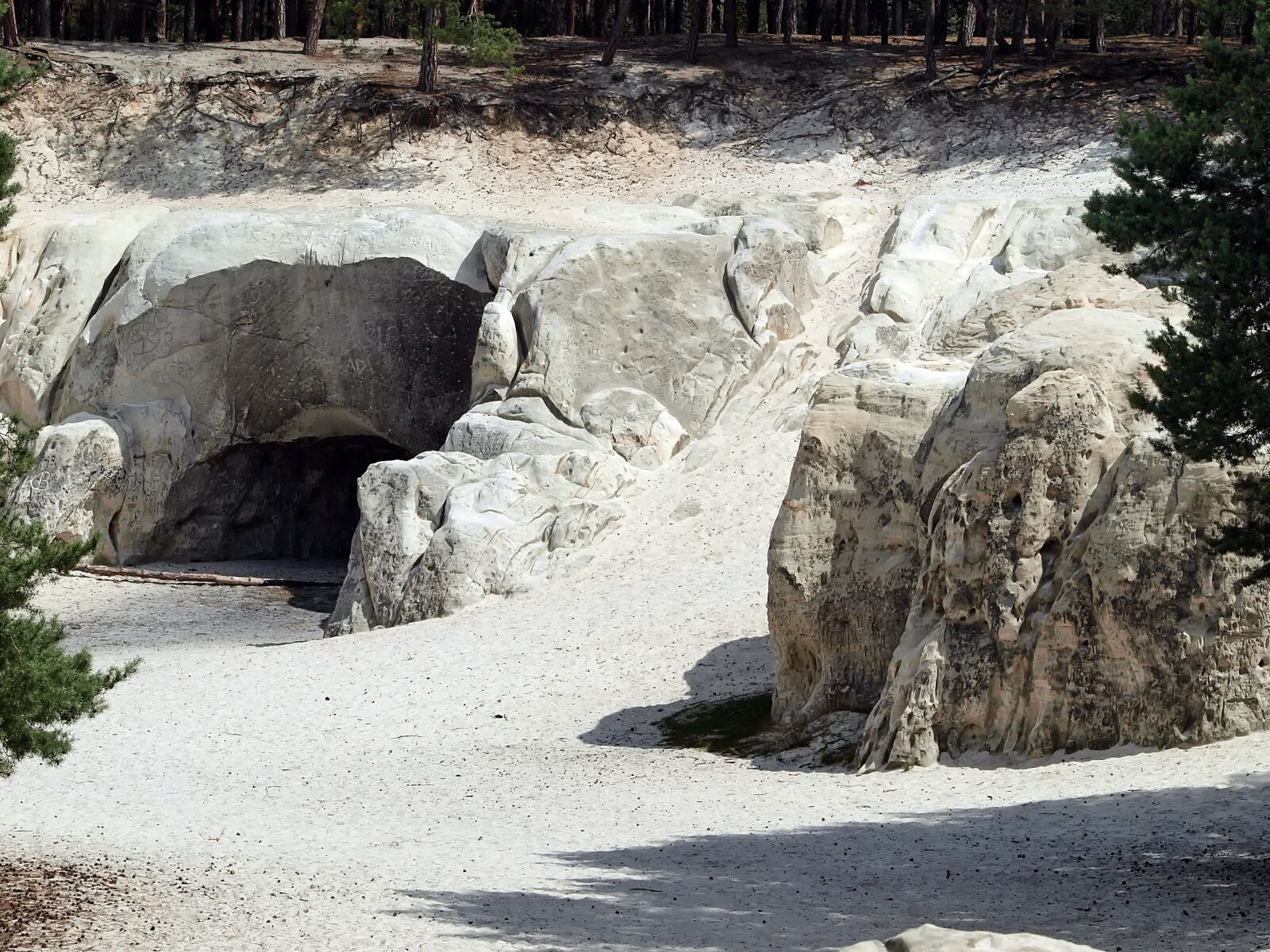 Olympus E-450 (EVOLT E-450) sample photo. Natural monument, thie site photography