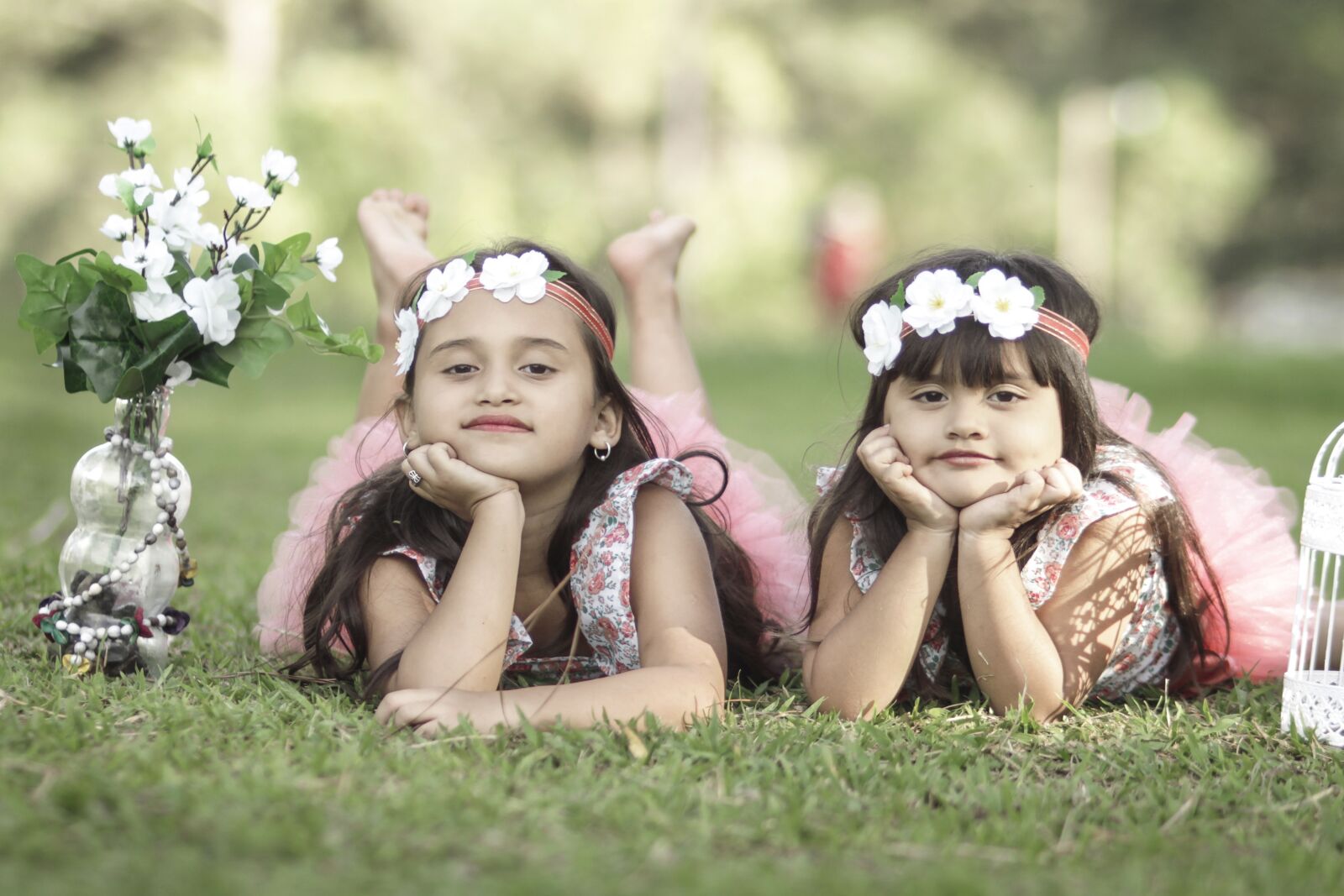 Canon YN85mm f/1.8 DCM sample photo. Girls, friends, sisters photography