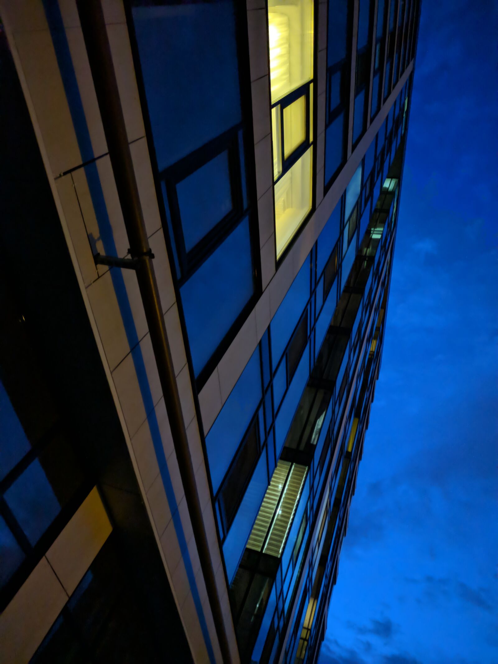 Xiaomi Redmi Note 5 sample photo. Evening, building, stained-glass window photography