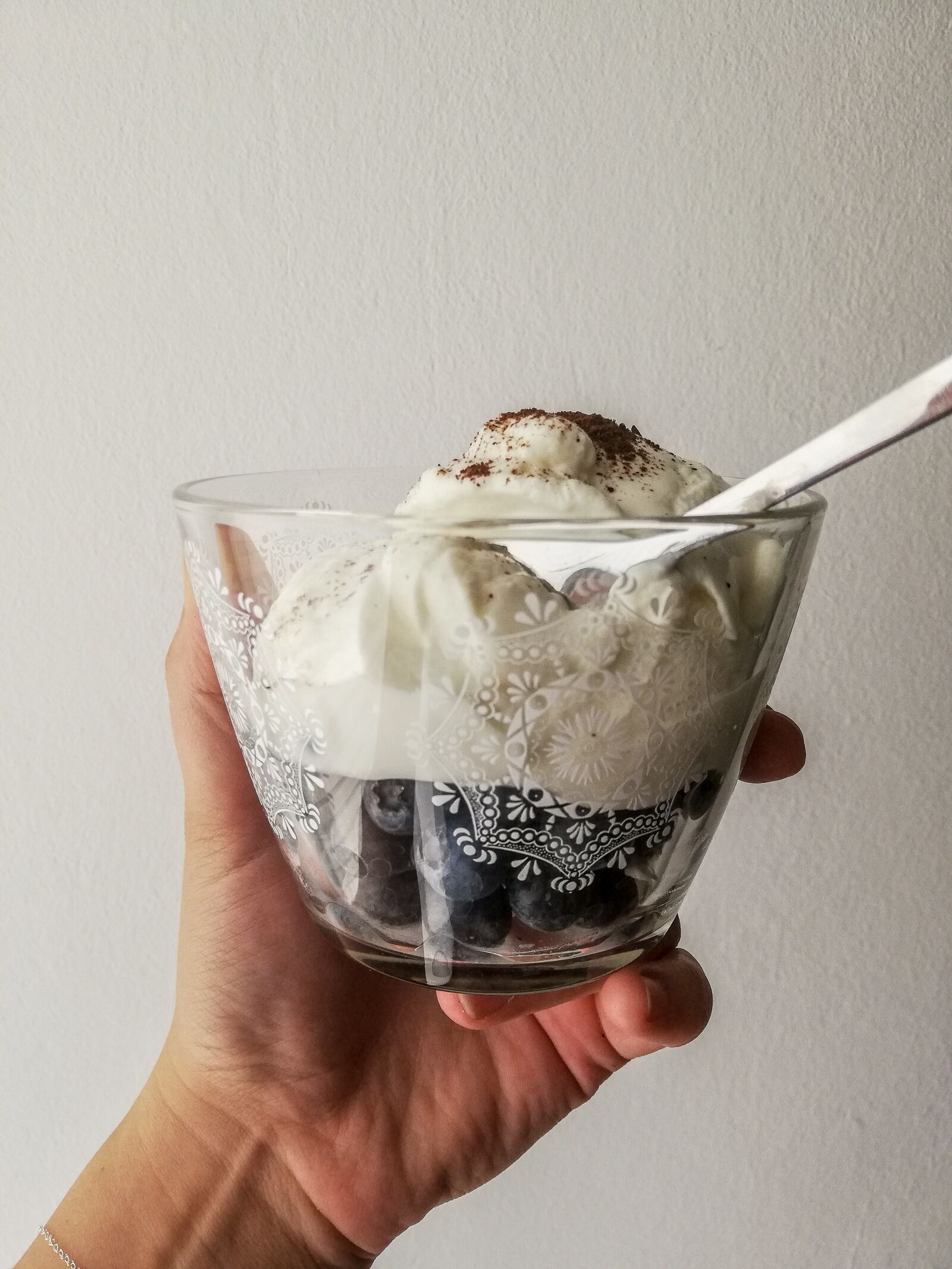 HUAWEI P20 lite sample photo. Yogurt, blueberries, clean eating photography