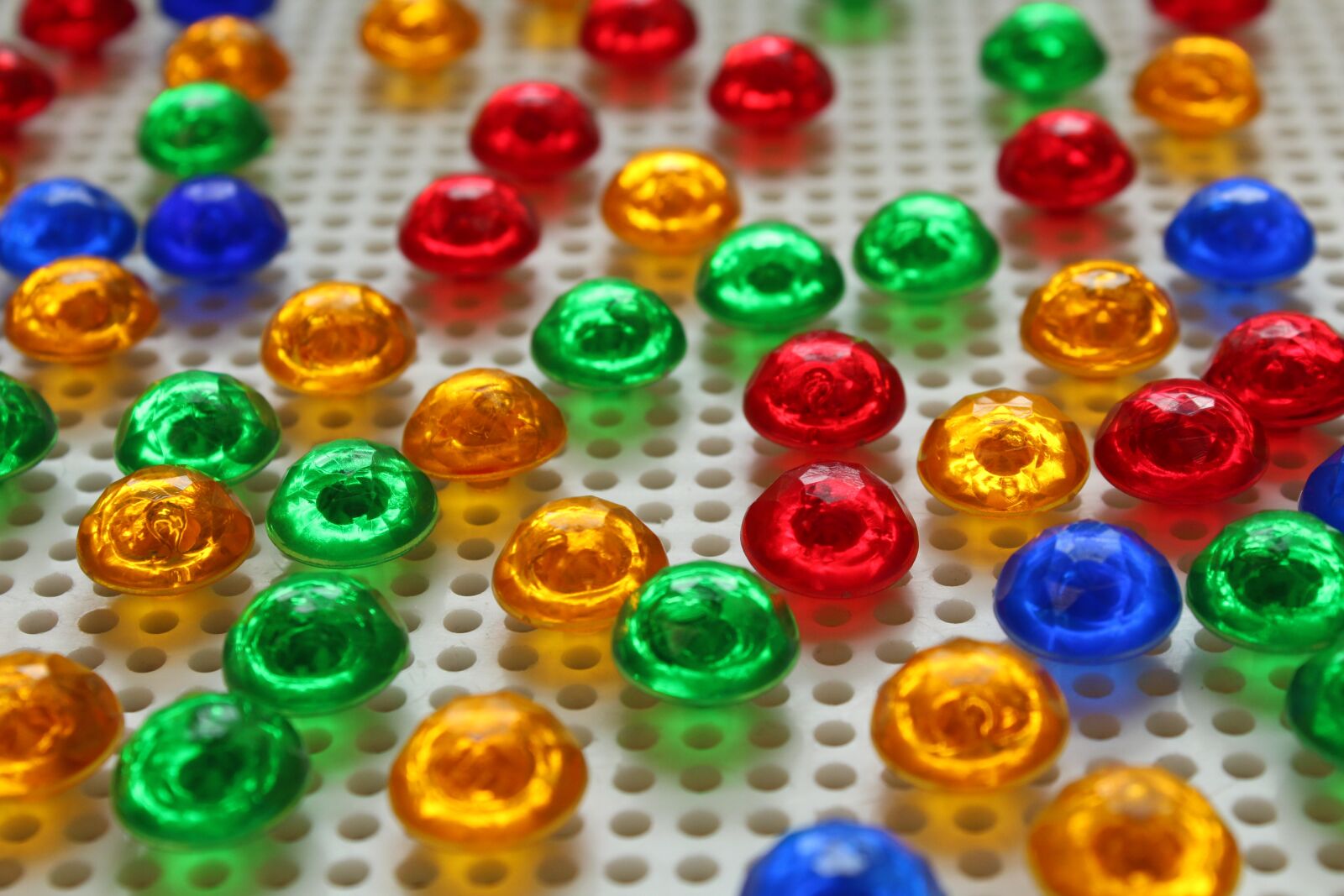 Canon EOS 1200D (EOS Rebel T5 / EOS Kiss X70 / EOS Hi) sample photo. Beads, game, colorful photography