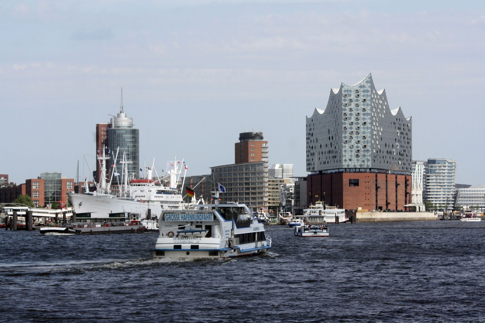 Canon EOS 1000D (EOS Digital Rebel XS / EOS Kiss F) sample photo. Port motifs, harbour cruise photography