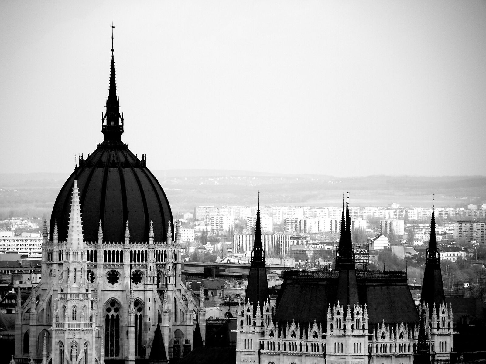FujiFilm FinePix S2500HD (FinePix S2600HD) sample photo. Hungarian parliament, vista, black photography