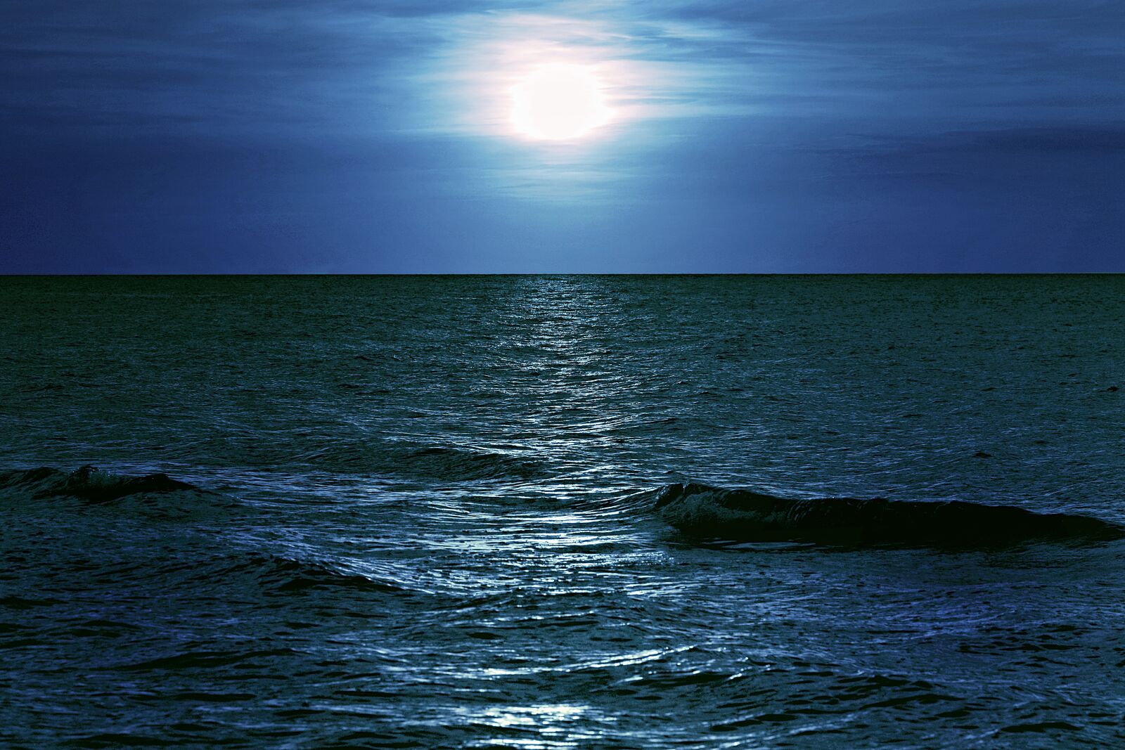 Pentax K-S2 sample photo. Sea, night, moon photography