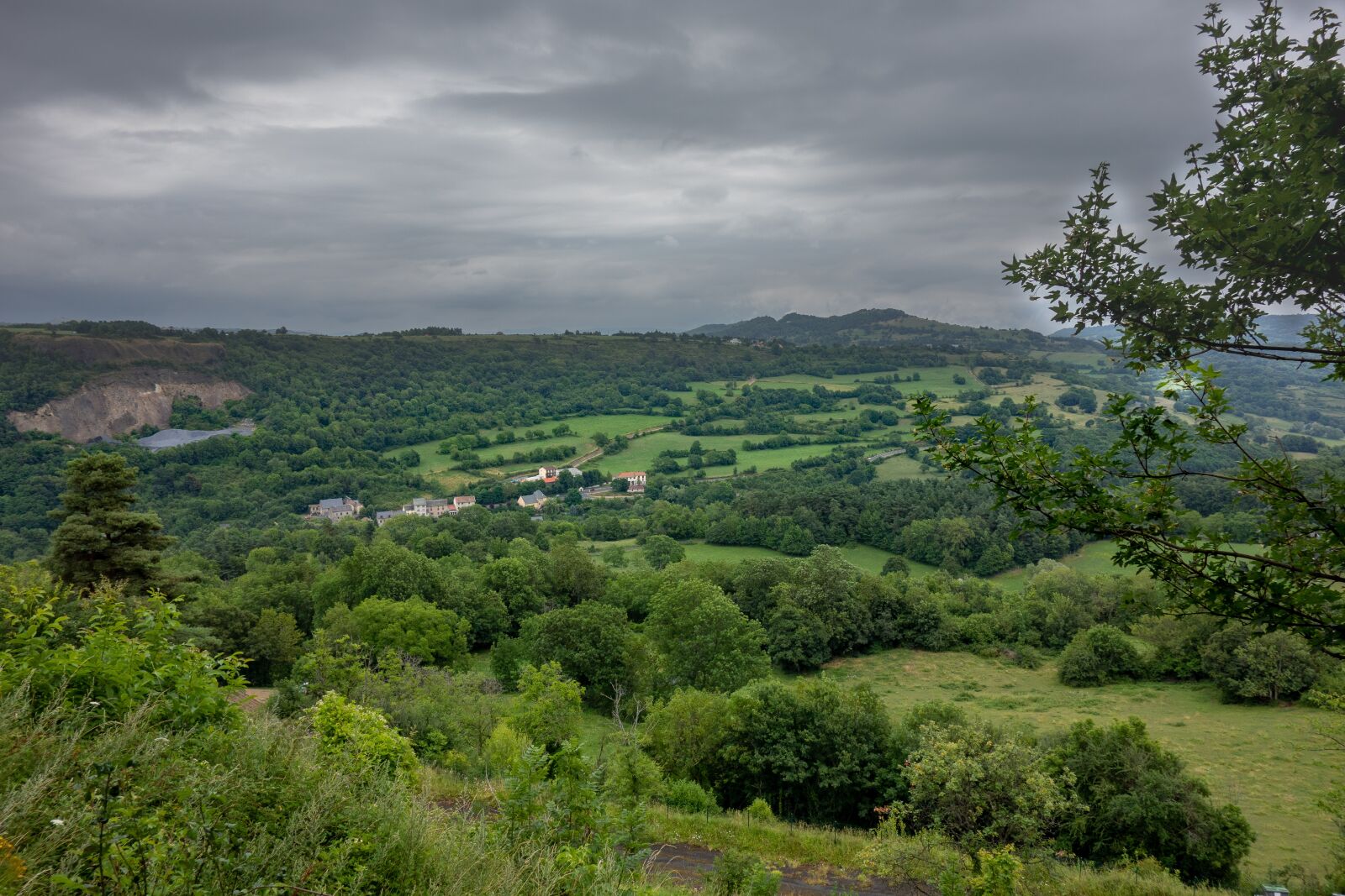 Sony Cyber-shot DSC-RX100 sample photo. Auvergne, landscape, green photography