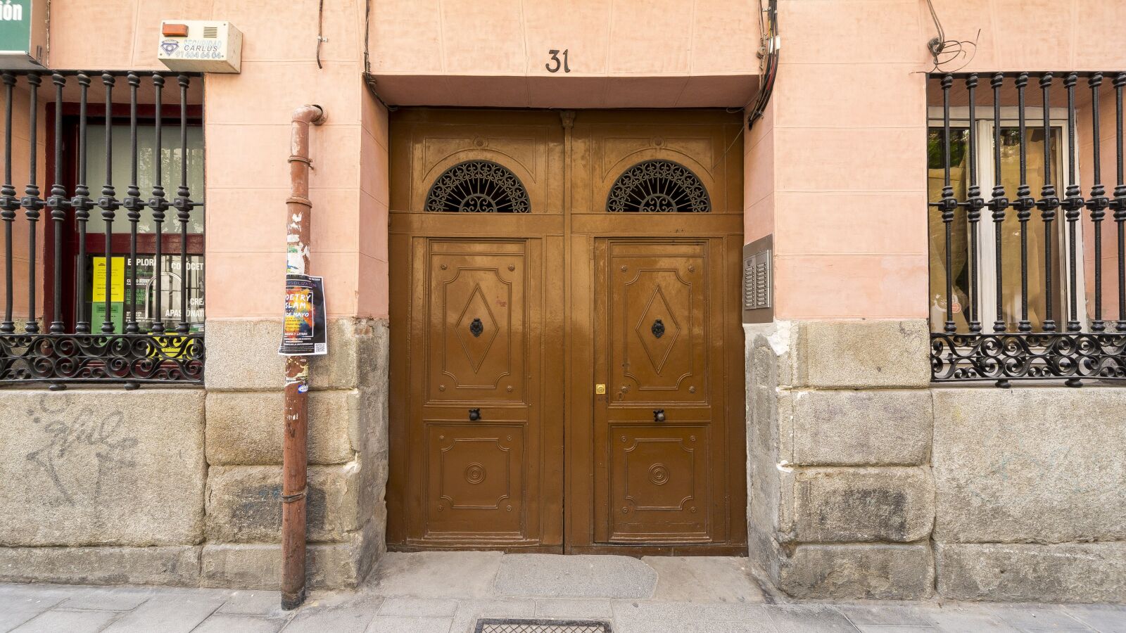 Canon EOS 5D Mark III sample photo. Door, house, architecture photography