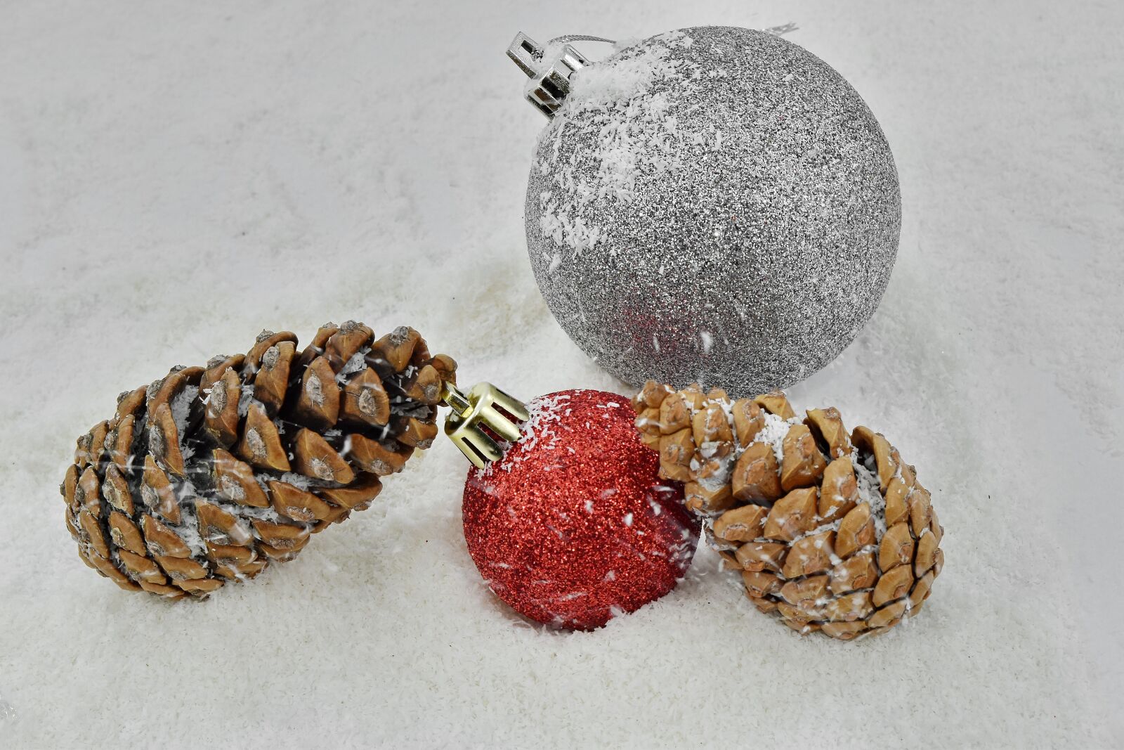Nikon D5500 sample photo. Christmas, decoration, ornament, snowstorm photography