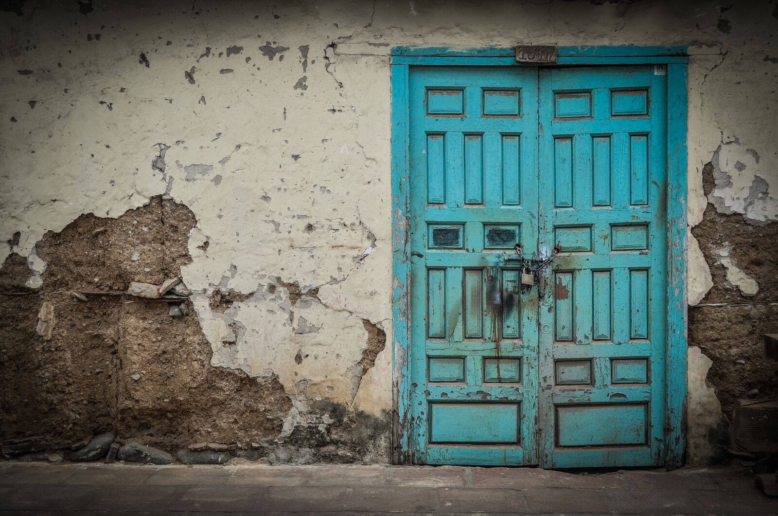 Nikon D5100 sample photo. Old, door, wall photography