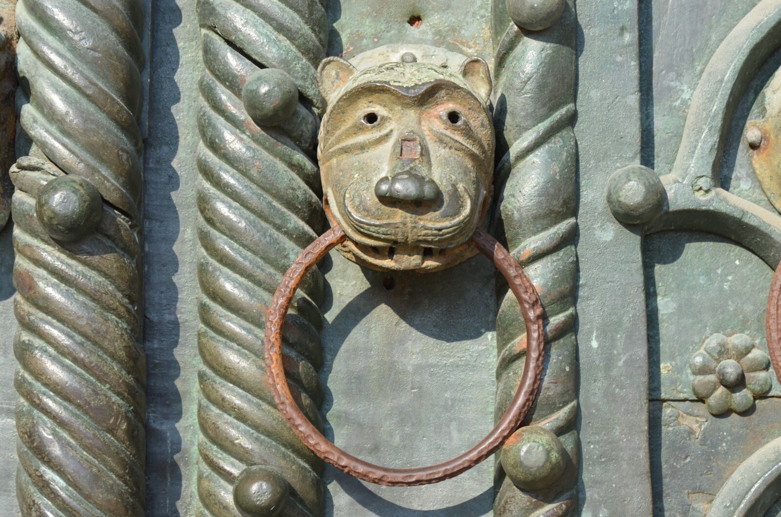 Nikon D5100 sample photo. Medieval, door, doorknob photography