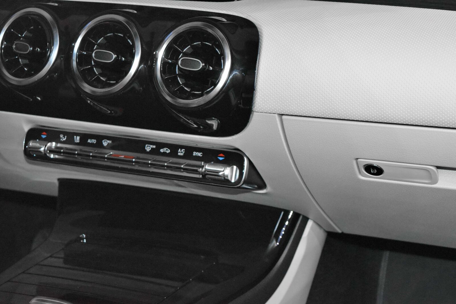 Nikon D5500 sample photo. Transportation, equipment, dashboard, car photography