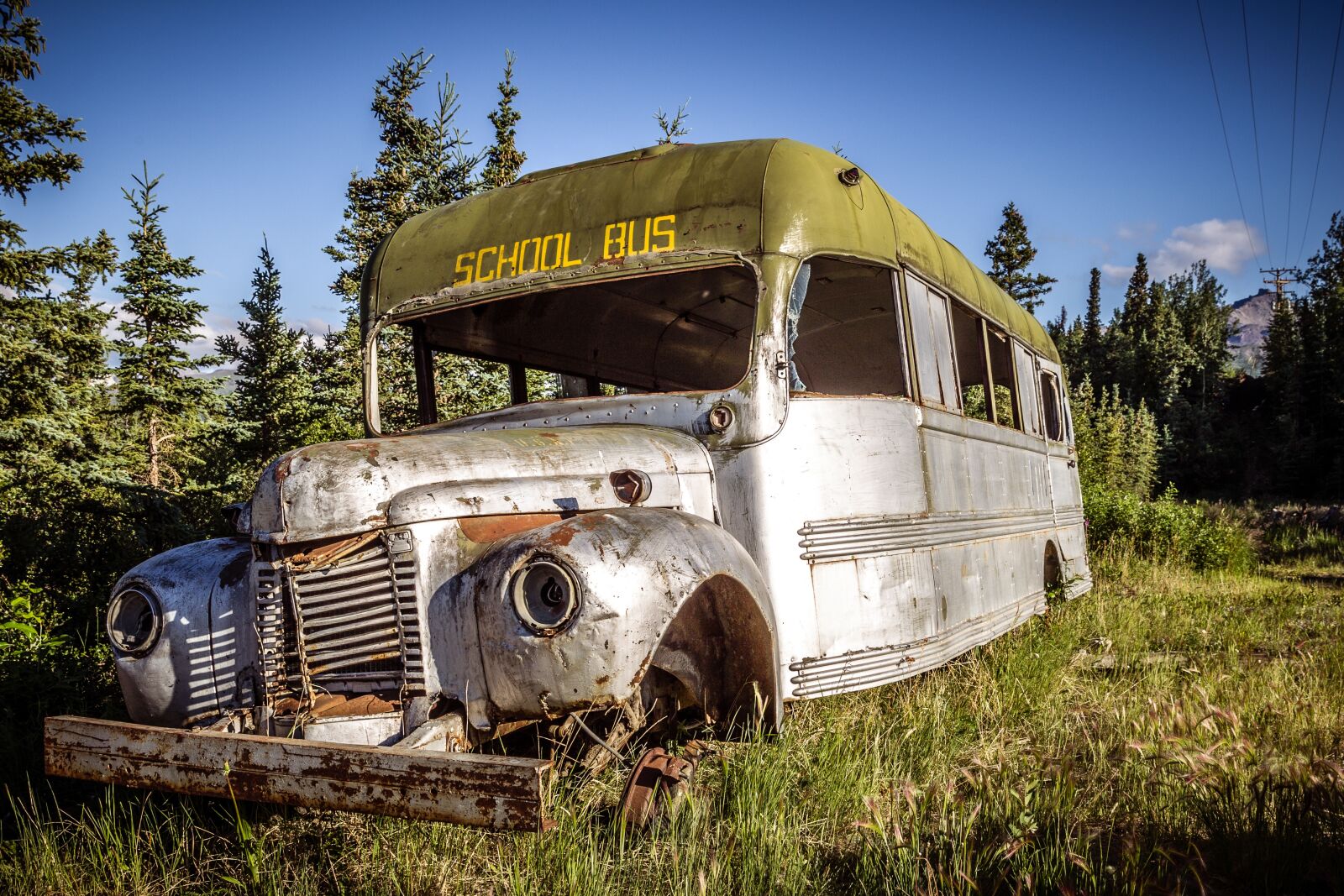 Canon EOS-1D Mark IV + Canon EF 24-70mm F2.8L II USM sample photo. Old bus, weathered, nostalgia photography