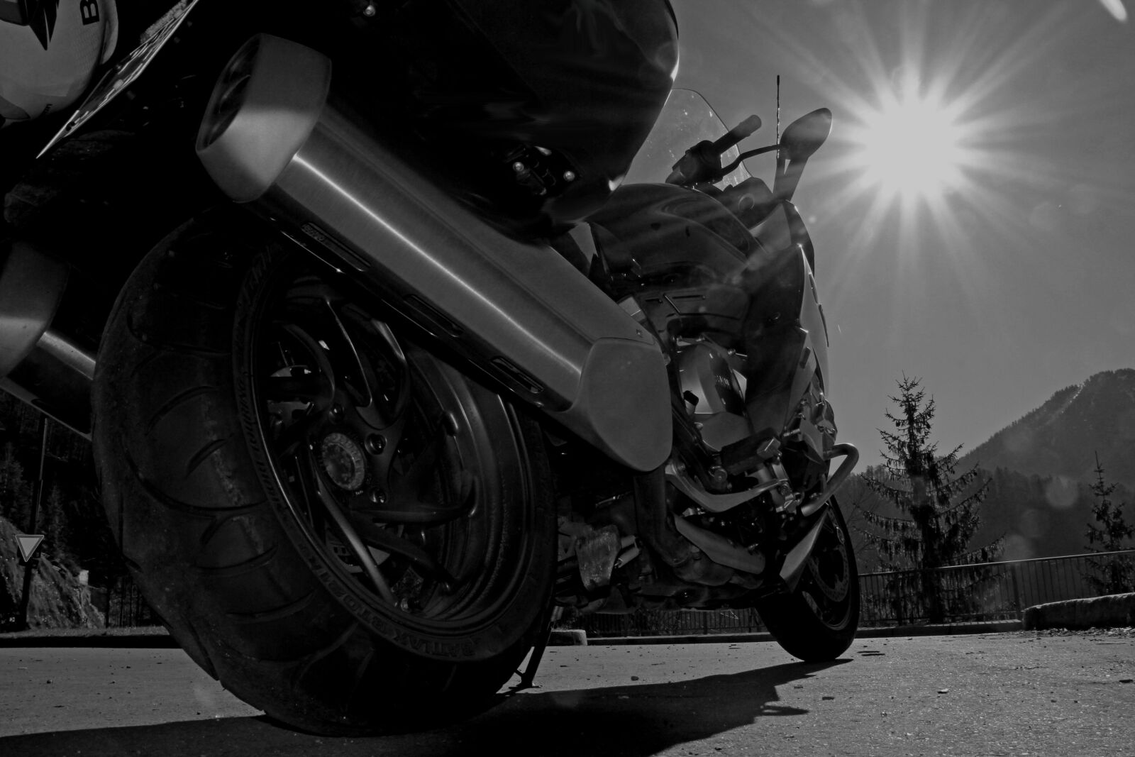 Canon EOS 60D sample photo. Motorcycle, bmw, sun photography