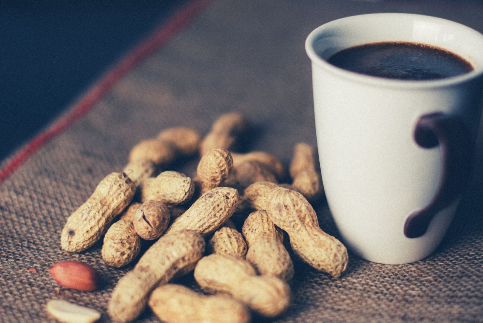 Nikon D60 sample photo. Peanuts, coffee, cup photography
