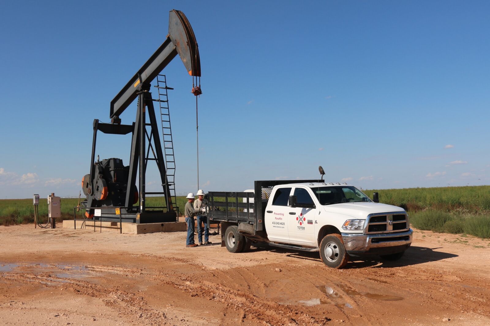 Canon EOS 70D sample photo. Oil well, totem, paraffin photography