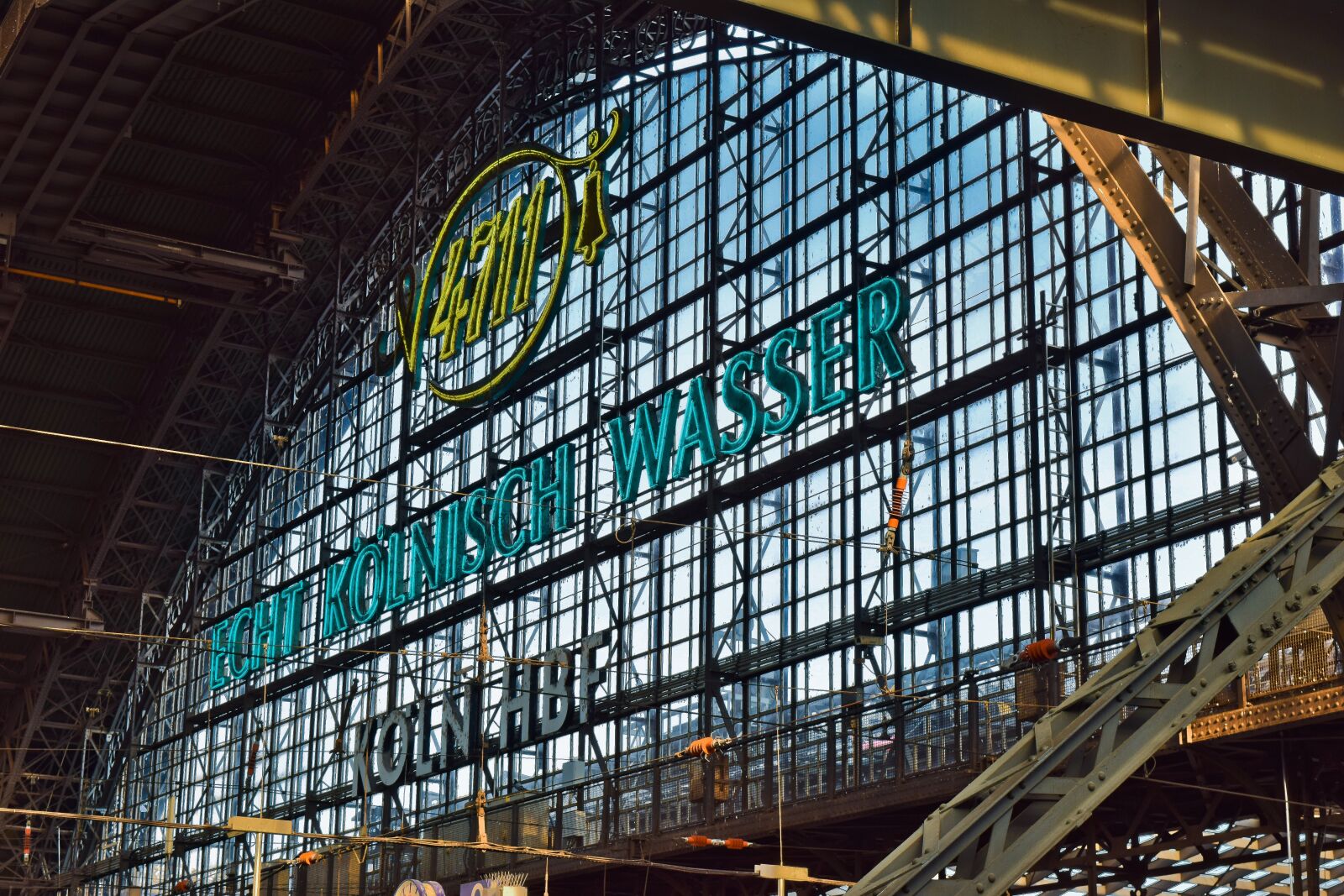Nikon D3300 sample photo. Railway station, advertising, traffic photography