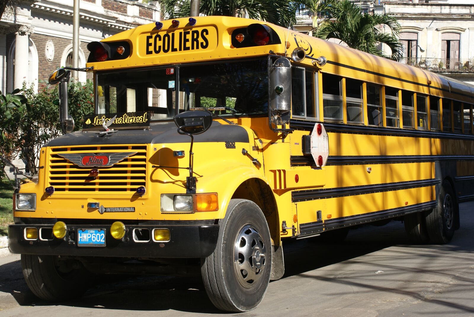 Sony Alpha DSLR-A100 sample photo. Cuba, havana, bus photography