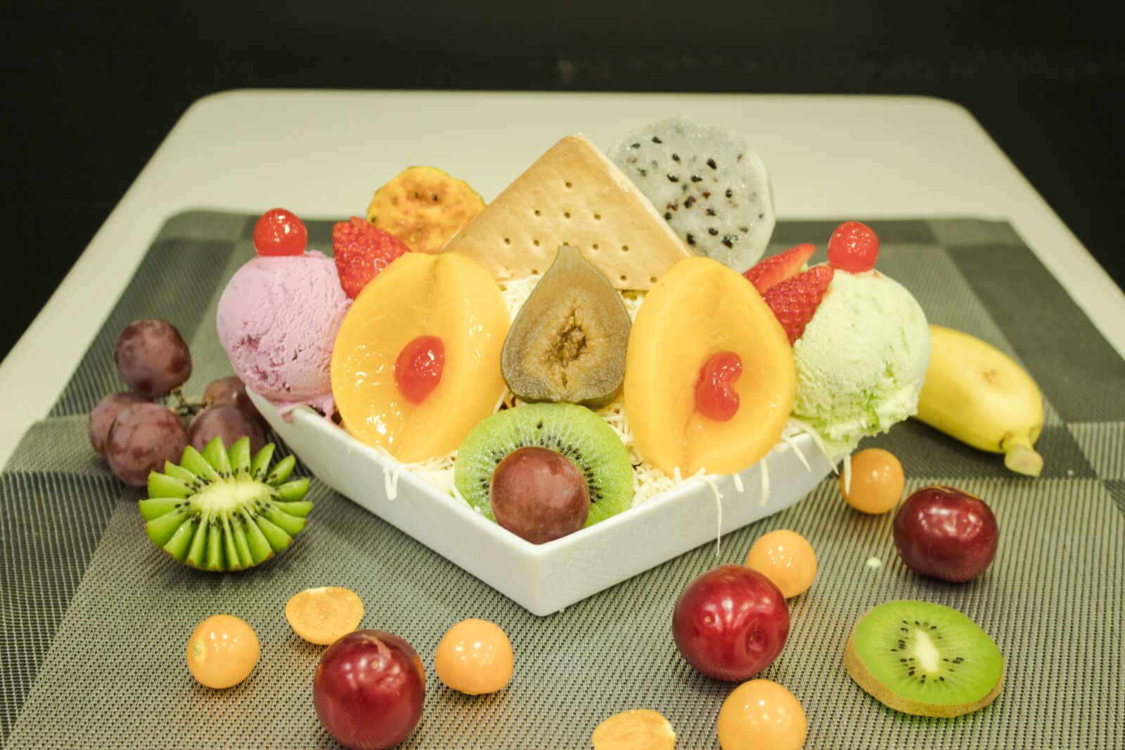Canon EOS 1300D (EOS Rebel T6 / EOS Kiss X80) sample photo. Salad, fruit, colombian photography