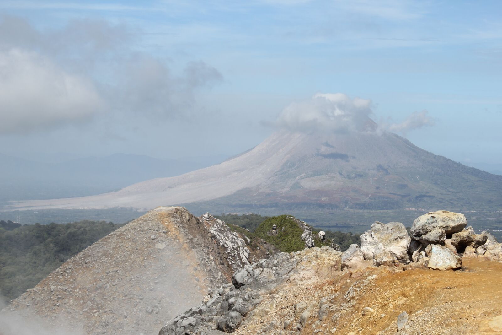 Canon EOS 550D (EOS Rebel T2i / EOS Kiss X4) sample photo. Volcano, indonesia, asia photography