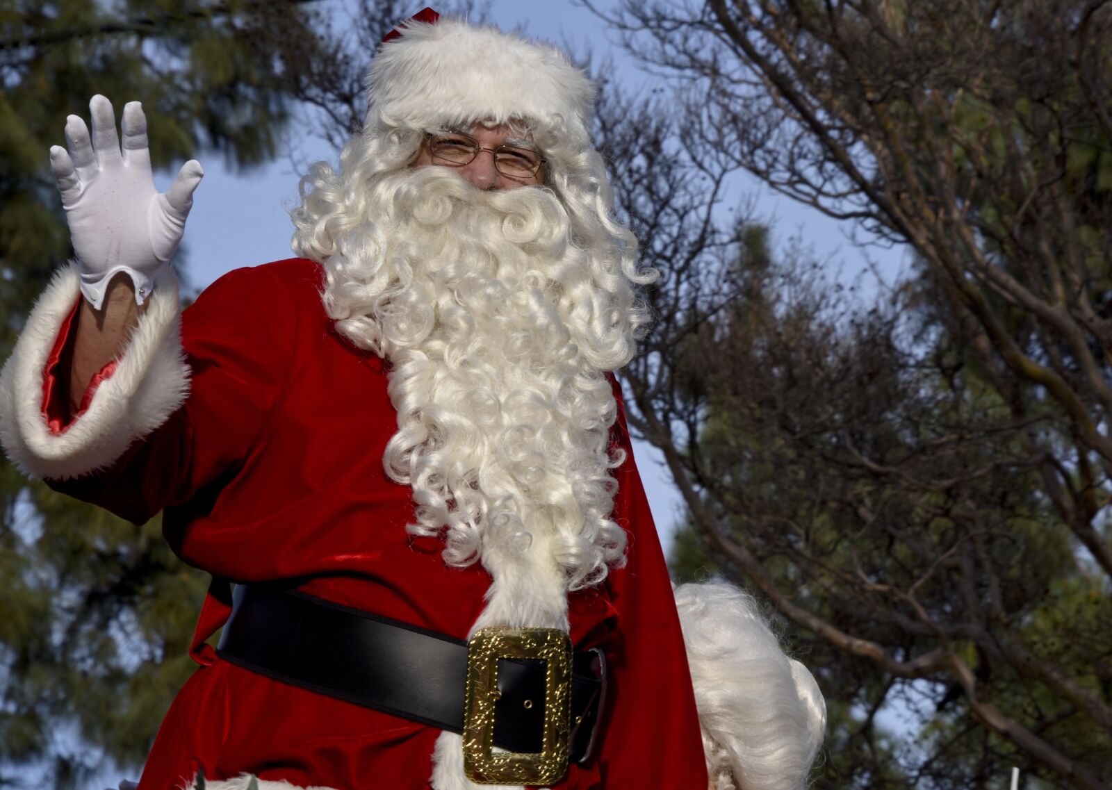 Nikon D750 sample photo. Santa, parade, wave photography