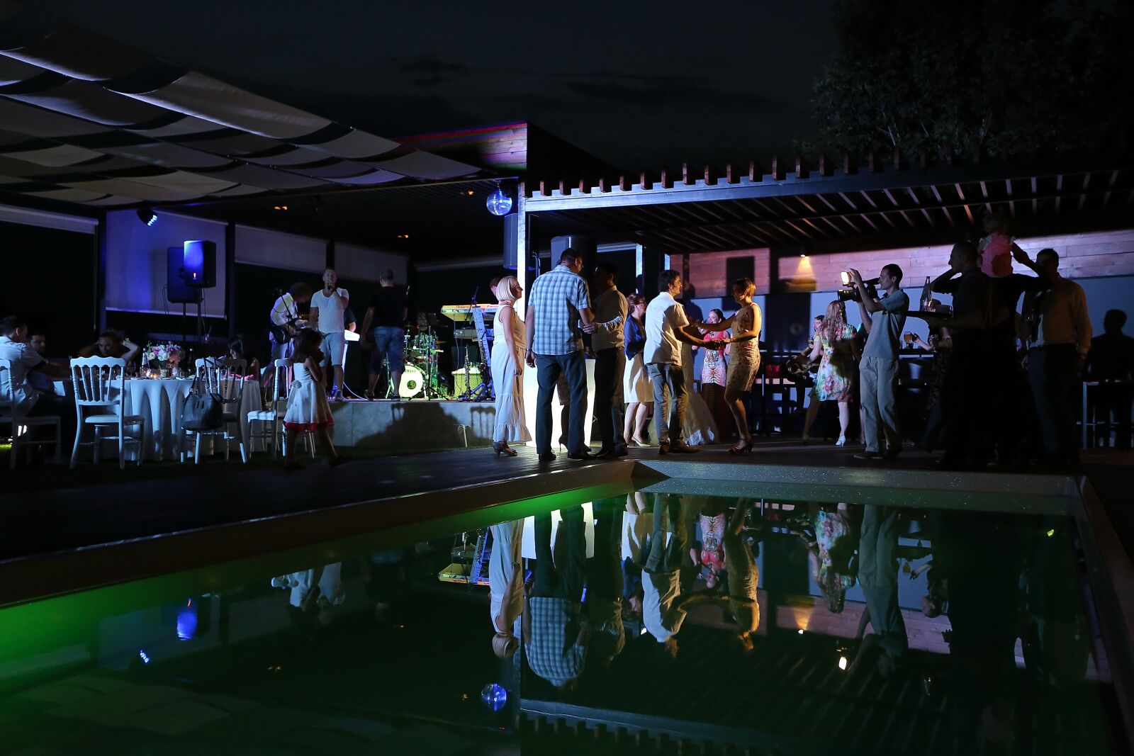 Canon EF 16-35mm F2.8L II USM sample photo. Party, nightclub, people, nightlife photography
