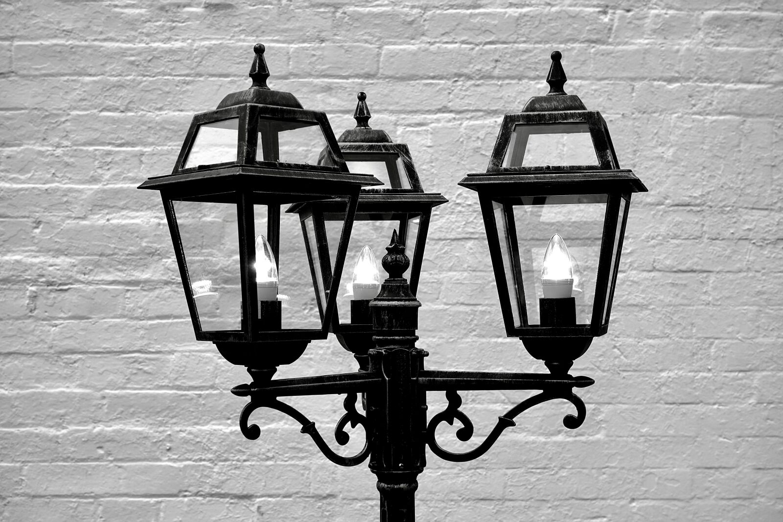Sony a7 + Sony FE 28-70mm F3.5-5.6 OSS sample photo. Lamp, old, vintage photography
