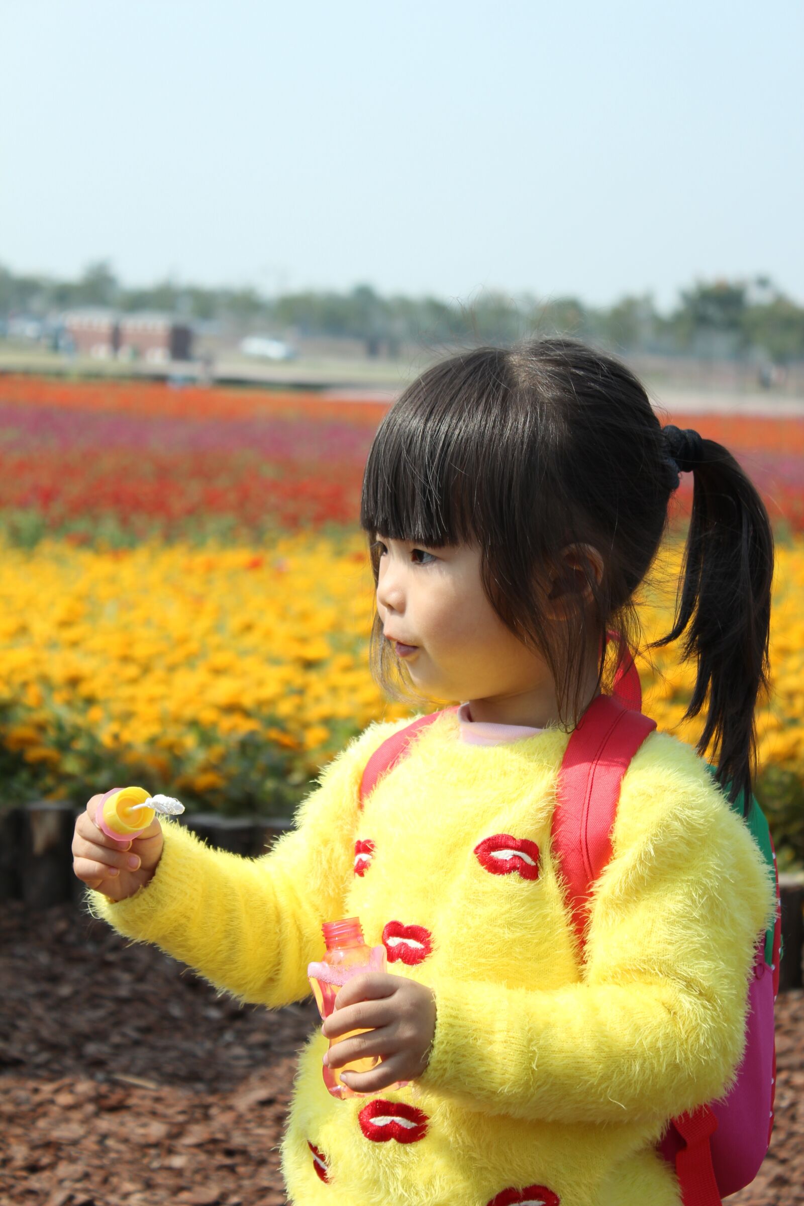 Canon EOS 600D (Rebel EOS T3i / EOS Kiss X5) sample photo. Yellow dress, kids, ponytail photography