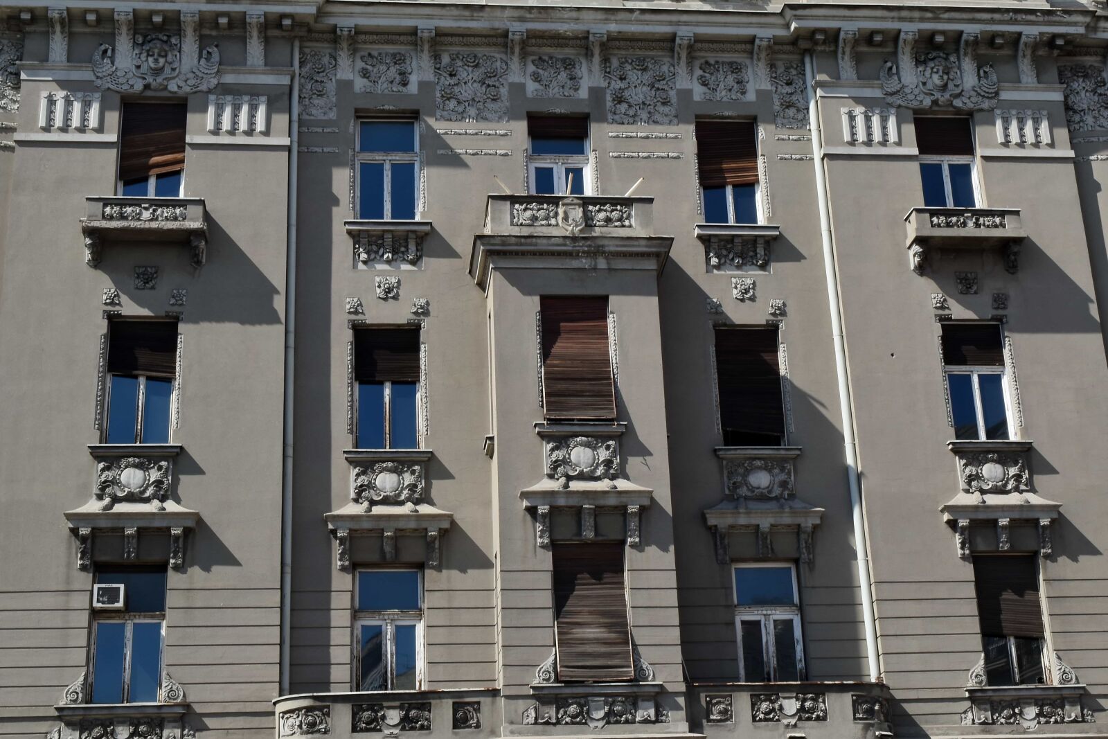 Nikon D5500 sample photo. Building, facade, architecture, city photography