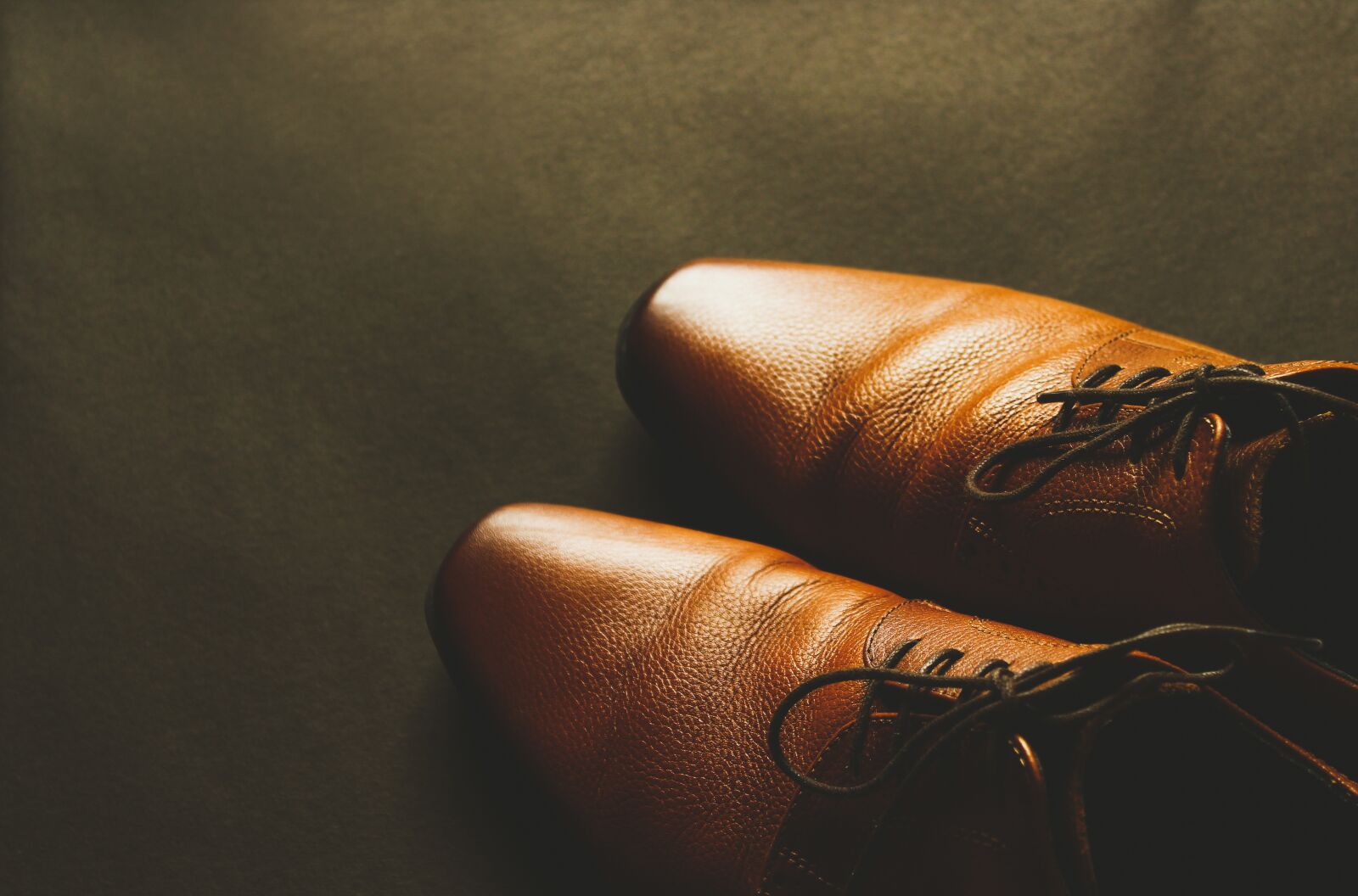 Canon EOS 1300D (EOS Rebel T6 / EOS Kiss X80) sample photo. Shoes, footwear, formal shoes photography