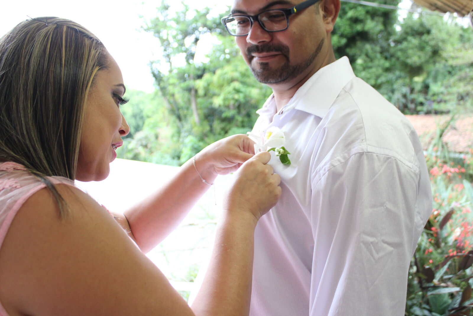 Canon EOS 550D (EOS Rebel T2i / EOS Kiss X4) sample photo. Artificial, flowers, beach, wedding photography