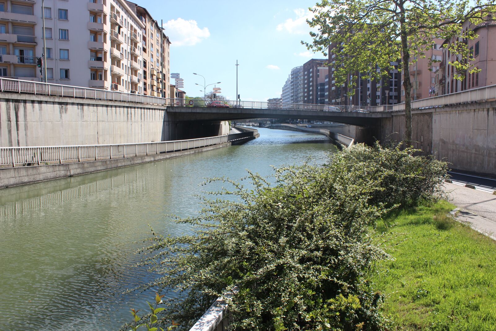Canon EOS 600D (Rebel EOS T3i / EOS Kiss X5) sample photo. City, south, france photography