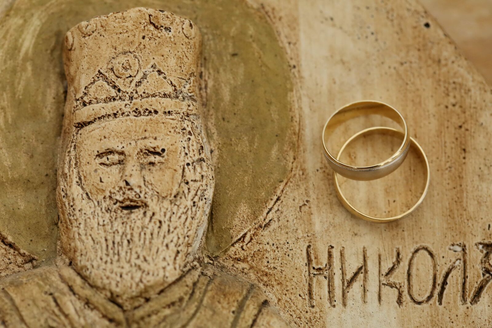 Canon EF 100mm F2.8 Macro USM sample photo. Carvings, gold, religion, saint photography