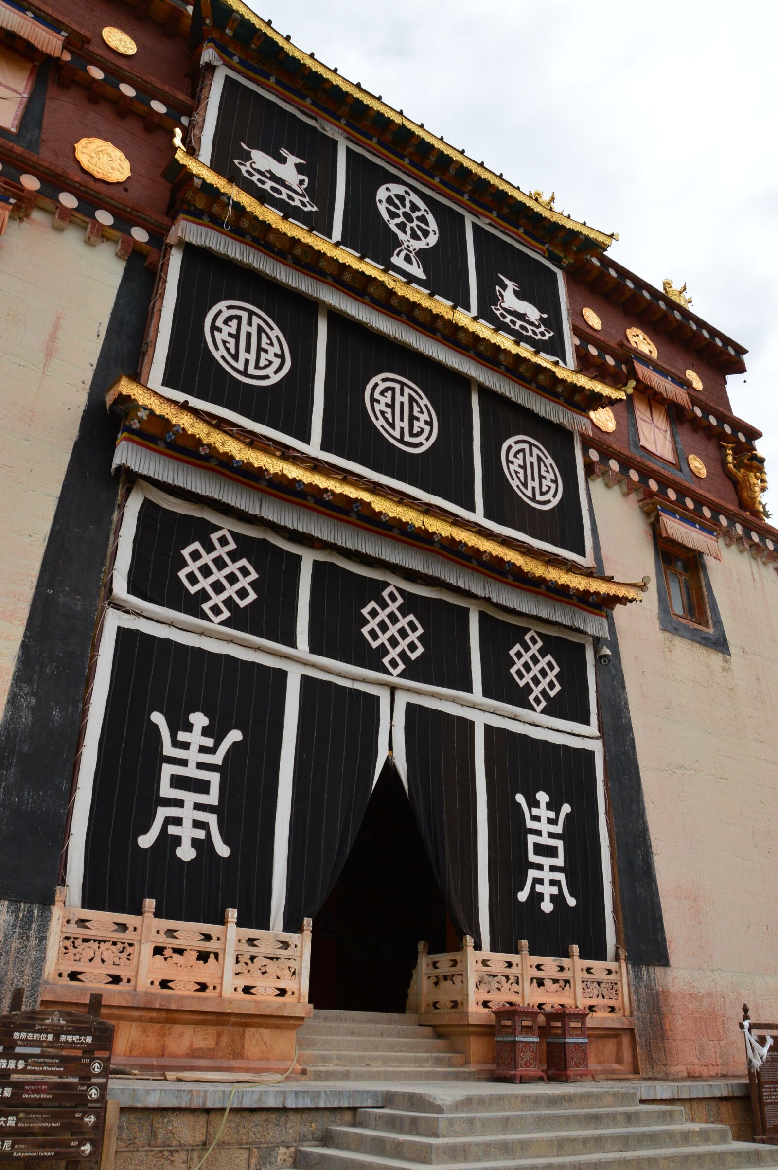 Nikon D3200 sample photo. In yunnan province, temple photography