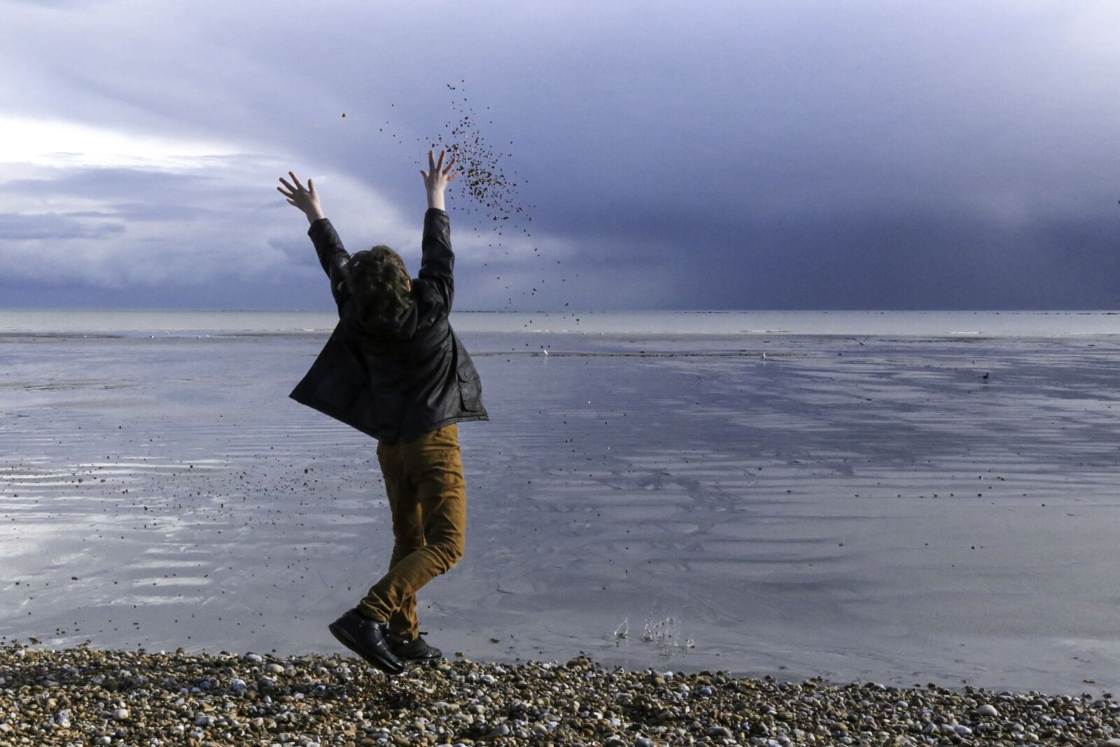 Canon EOS 6D + Canon EF 24-105mm F4L IS USM sample photo. Boy on beach, boy photography