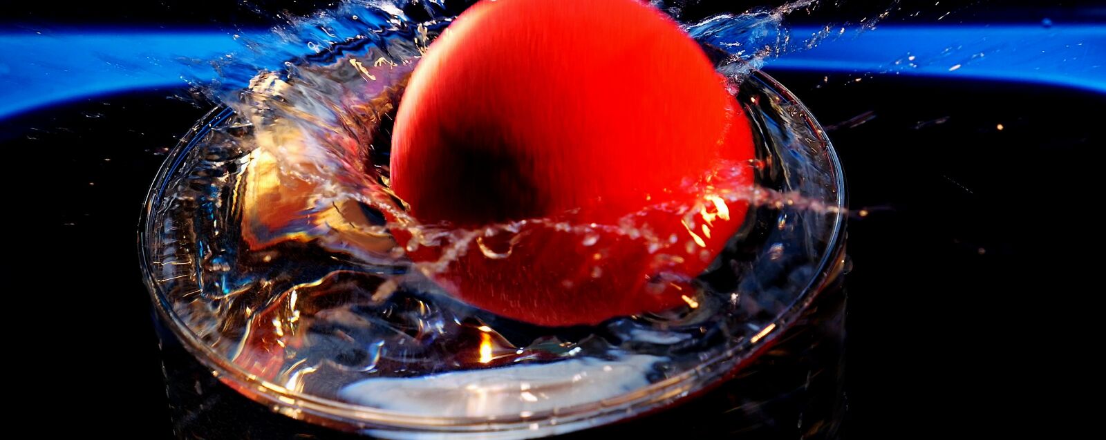 Panasonic Lumix DMC-LX10 (Lumix DMC-LX15) sample photo. Water, fontaine, ball photography