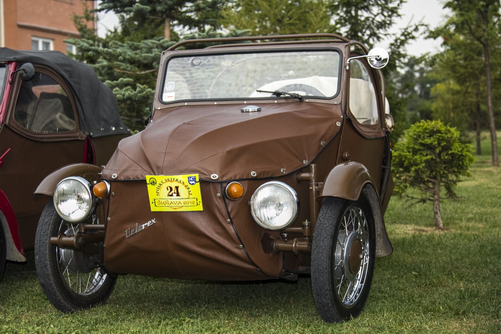 Canon EOS 60D + Canon EF 24-105mm F4L IS USM sample photo. Historical cars, veteran, car photography