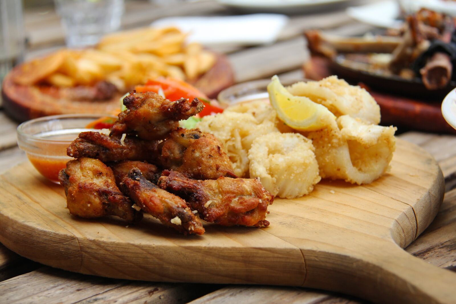 Canon EF-S 18-200mm F3.5-5.6 IS sample photo. Fried, chicken, wings photography