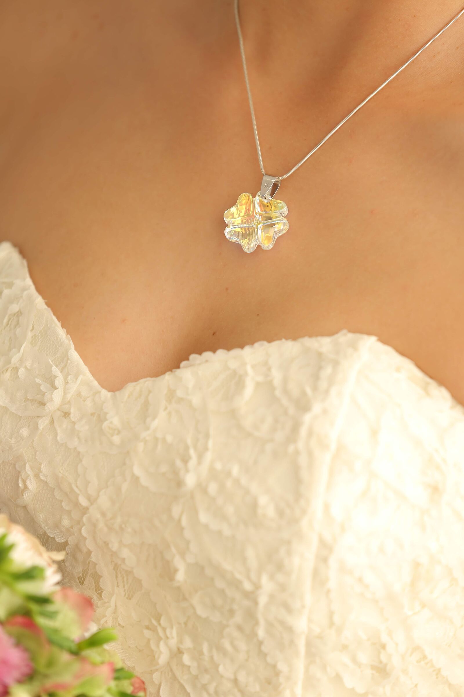 Canon EOS 5D Mark III sample photo. Bride, neck, necklace, skin photography