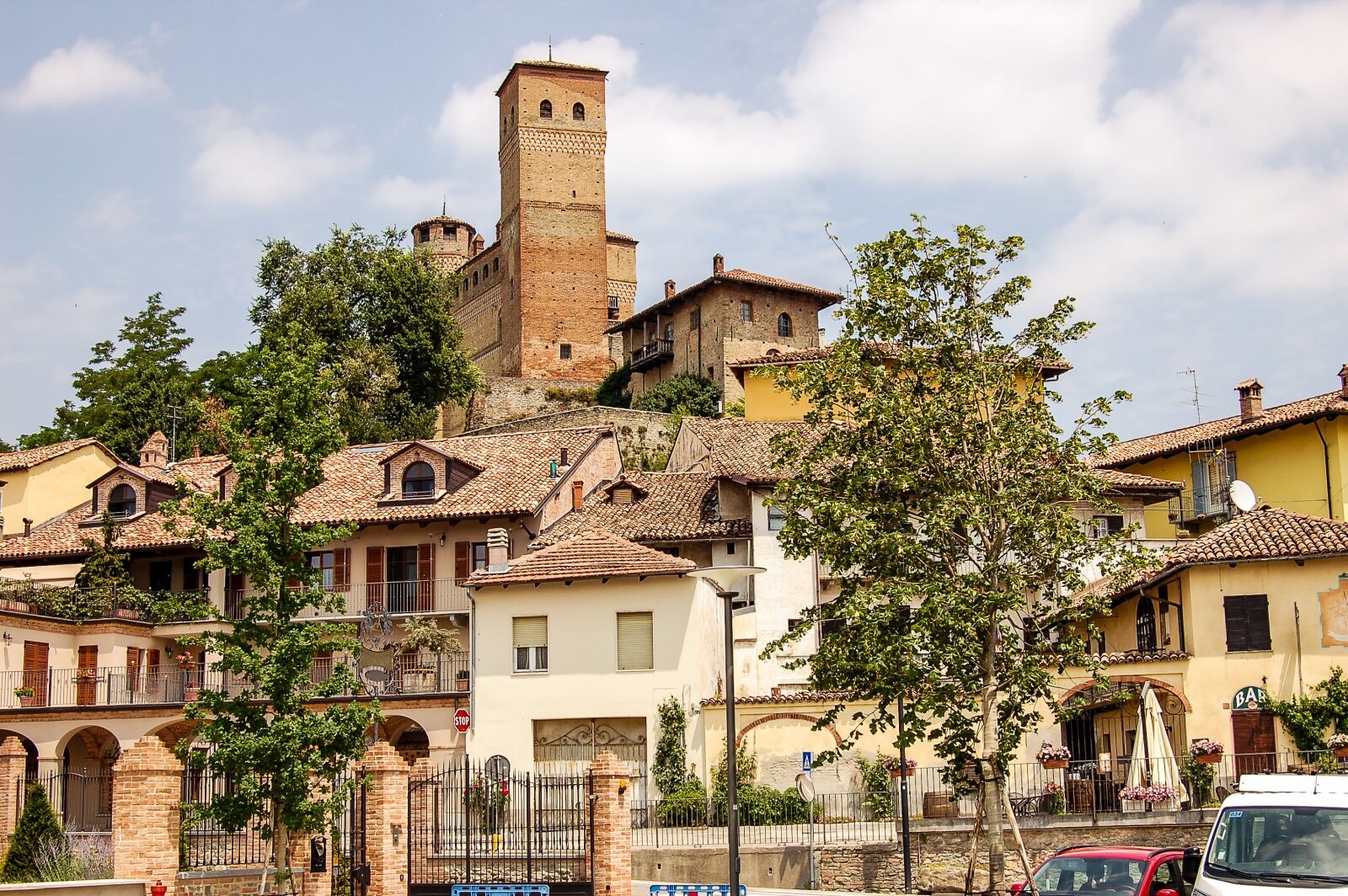 Nikon D50 sample photo. Piedmont, village, green photography